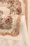 Бежов класически килим Белла с рози