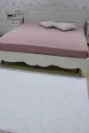 Бял килим Уникат на завъртулки