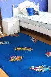 Детски мокетен килим със състезателни коли