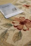 Модерен вълнен килим Премиера с цветя
