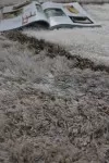 Кремав шаги килим Лама с тъмна ивица