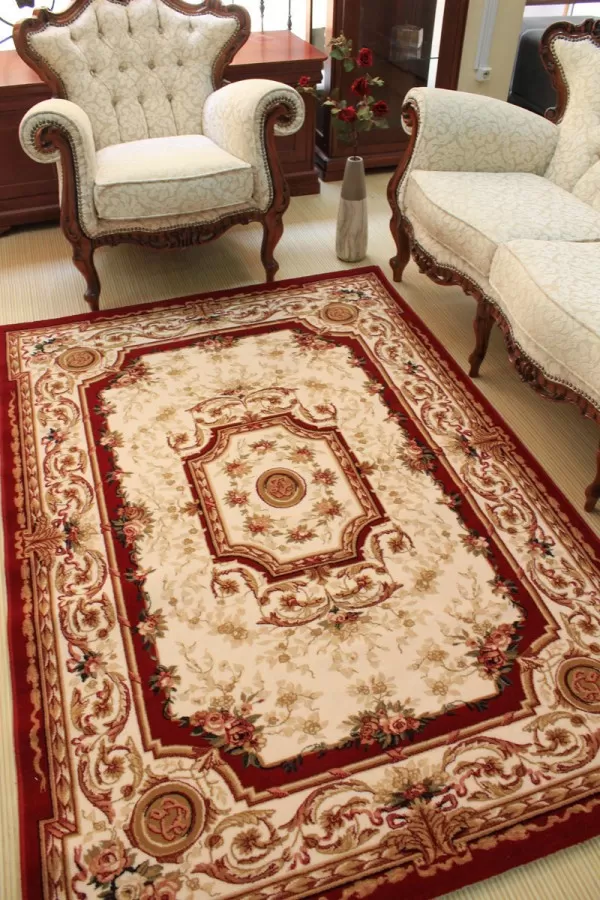 Червен класически килим Елеганс