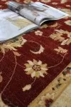 Вълнен античен килим в червено