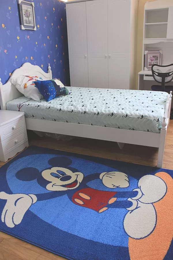 Син детски килим с Мики Маус