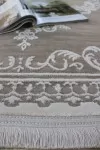 Бежов класически килим Танго с ресни