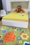 Зелен детски килим с животни
