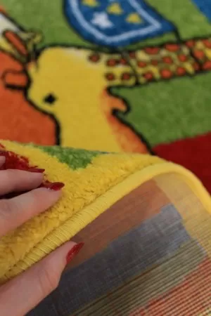 Многоцветен детски килим с животни