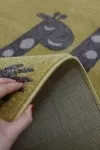 Жълт детски килим Юникорн с жирафчета