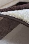 Кафяв килим Тренди с преплетени линии
